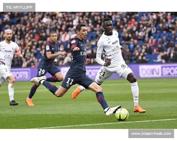 巴黎圣日耳曼3-2险胜梅斯，暴露防守问题